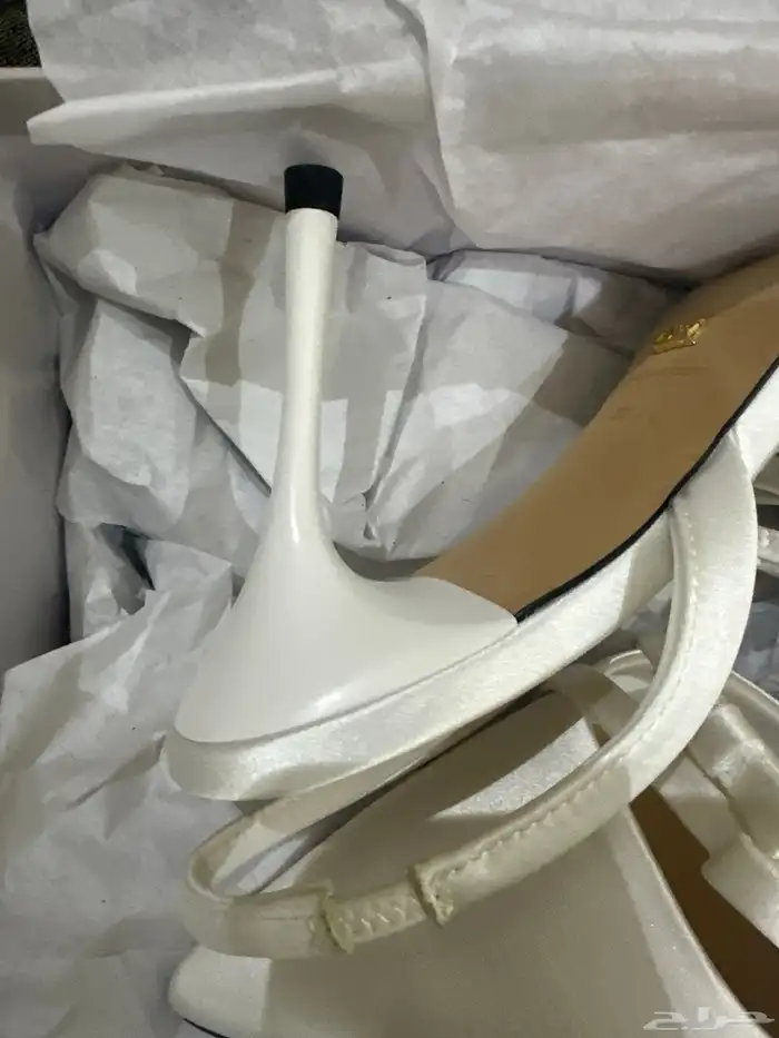 كعب لون ابيض مقاس 38 عرايس 3