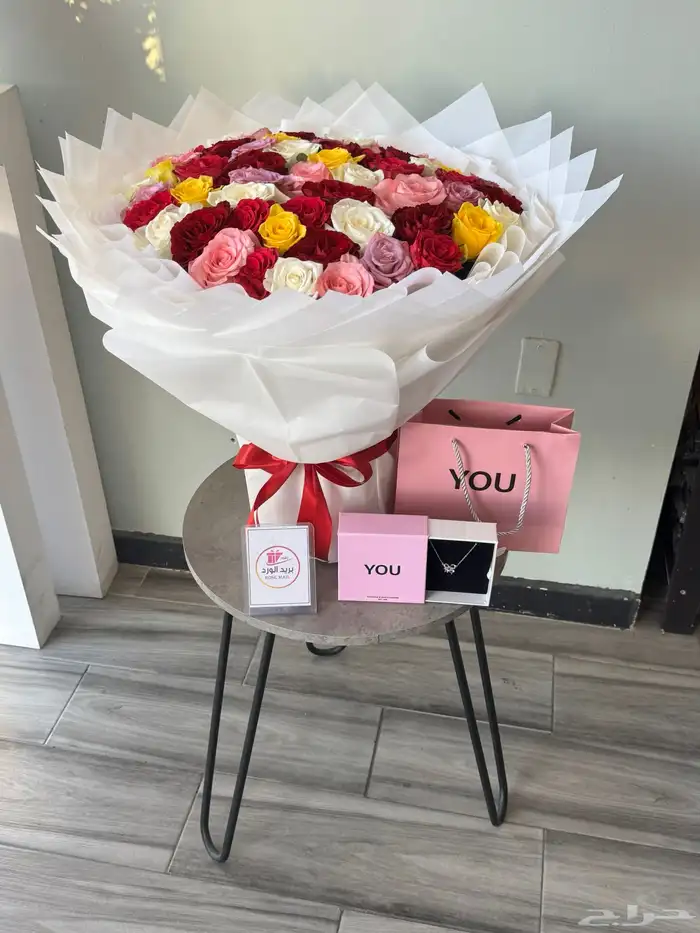 سلسال يو فضه مع باقه ورد 50 حبه جوري 0