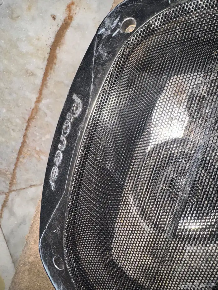 سماعات بينور بصندوق كانو في جيب ربع 0