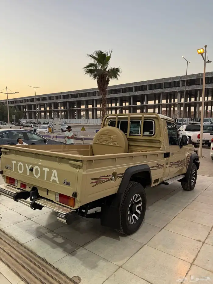 شاص رفرف بنزين اتوماتيك فل كامل 2025 سعودي شبه جديد 3