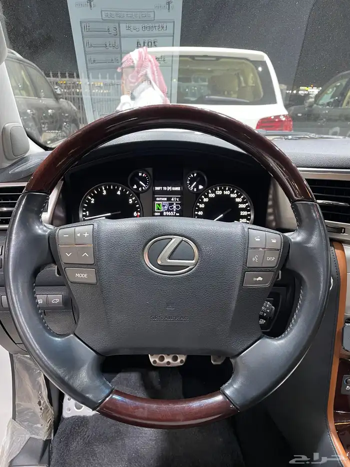 للبيع لكزس LX570 اسبورت 2014 عبداللطيف عداد 89 الف 17