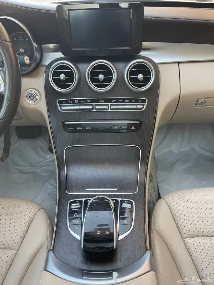 مرسيدس-2019-C200-فل كامل- بنزين- جفالي-قمه النظآفه 19