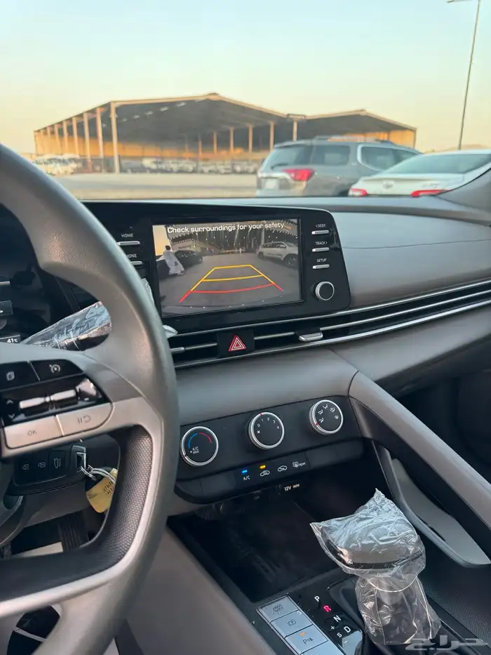 للبيع هيونداي النترا 2023 - سمارت- بحالة الوكاله 13