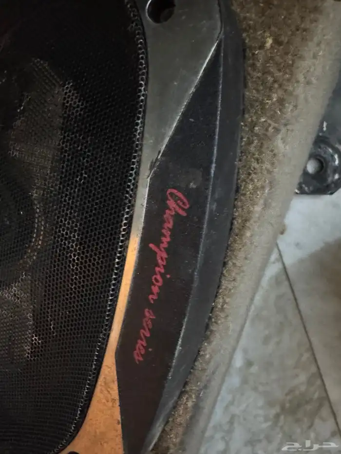 سماعات بينور بصندوق كانو في جيب ربع 3