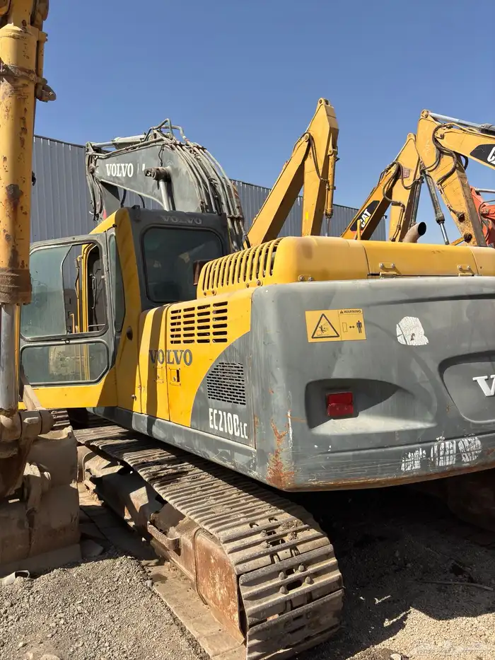 بوكلين فولفو 2009 أوراق نضيف جدا 0