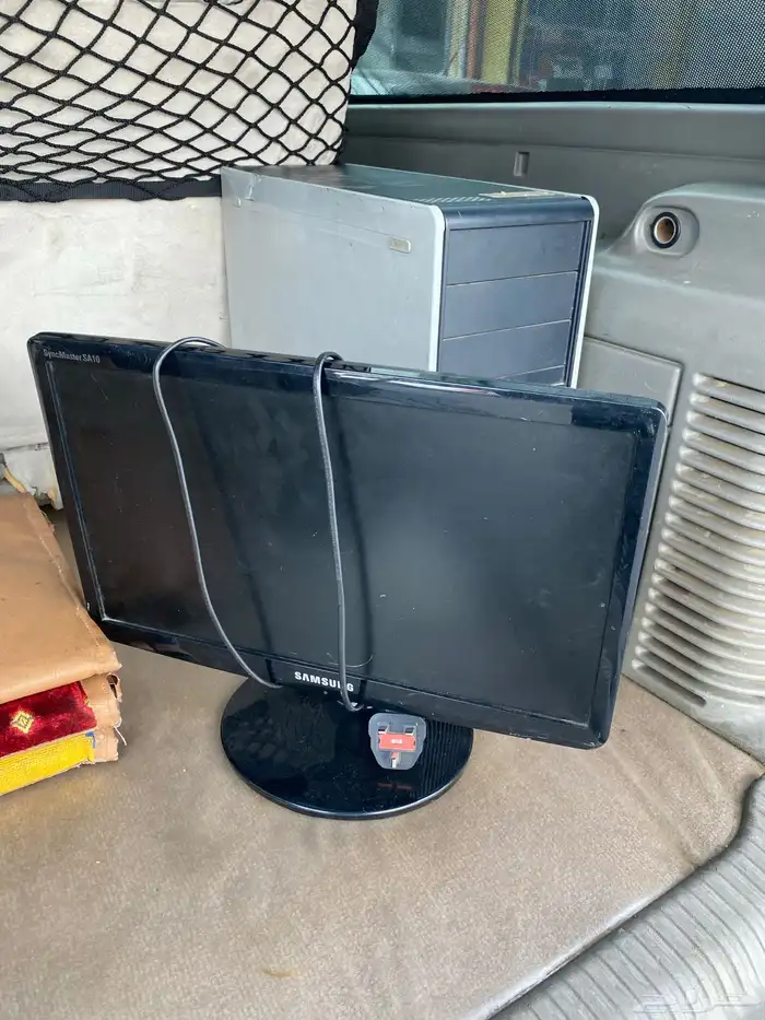 شاشة وكمبيوتر 0