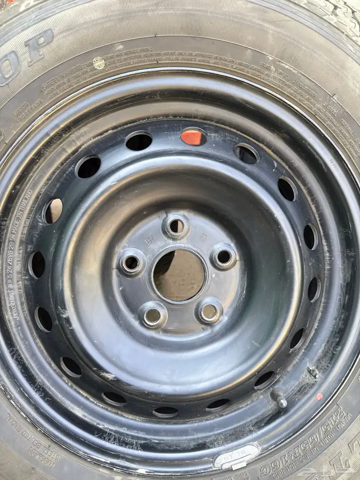 جنوط هايلوكس اصلي وكاله مقاس16 مع الكفرات 8