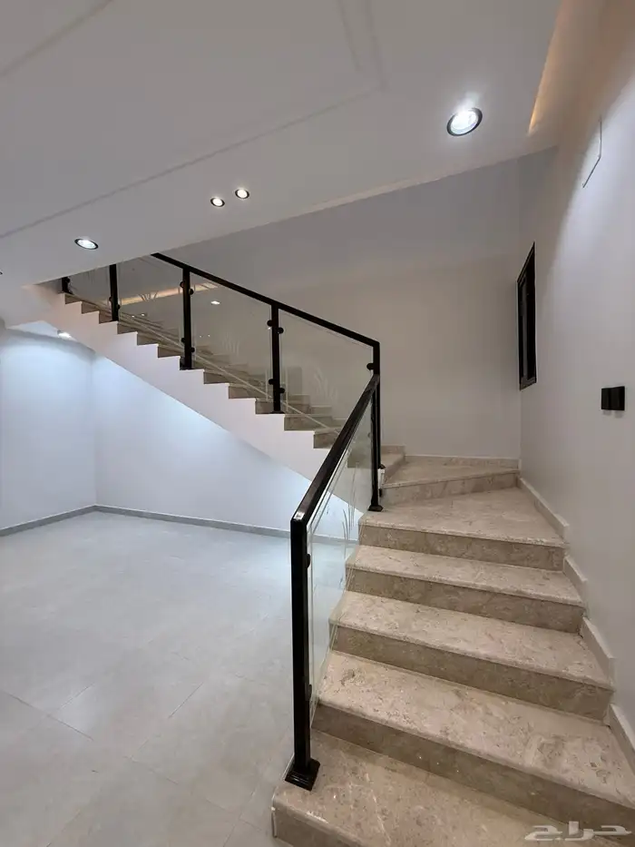 للبيع شقق ارضيه وارواف علويه بأسعار صيدة بموقع مميز بالخميس 40