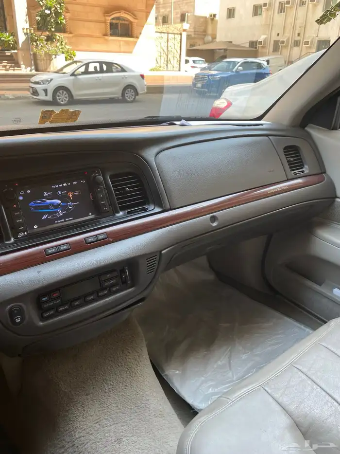 كروان فكتوريا 2011 نظيفة للبيع 4