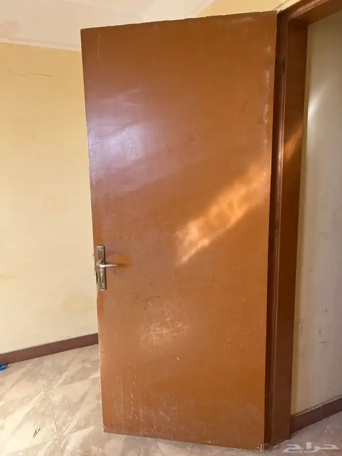 للبيع ابواب خشب عدد 200 تقريبا  تزيد او تتقص شي بسيط 1