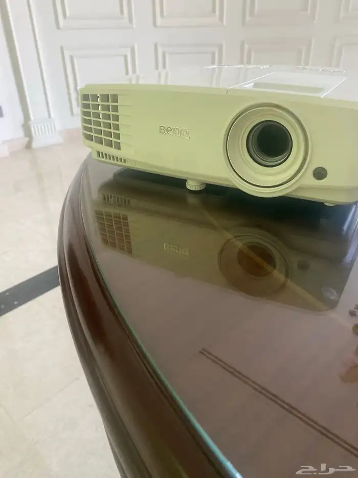 بروجكتر Benq استخدام نظيف جدا شبة جديد 0