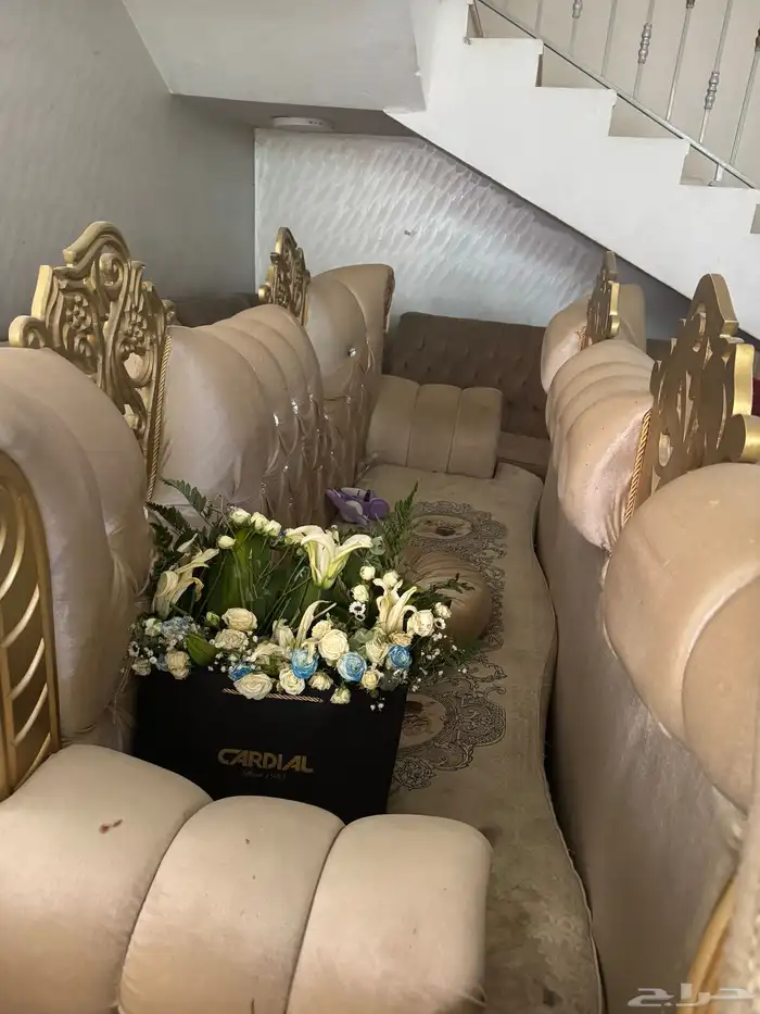 كنب سكري. مكون من ثلاث قطع وسط. وع صغيره. كنب بني كبير. 1