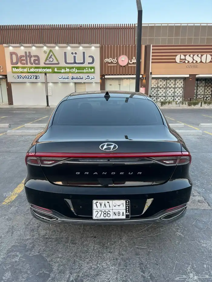 ازيرا 2022 v6 ( بنزين ) بحالة الوكالة 3