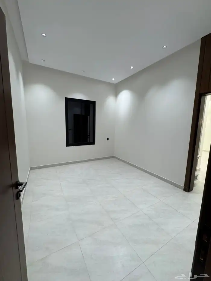 للبيع بالمحاله روف علوي بمدخل سياره تشطيب vip 8