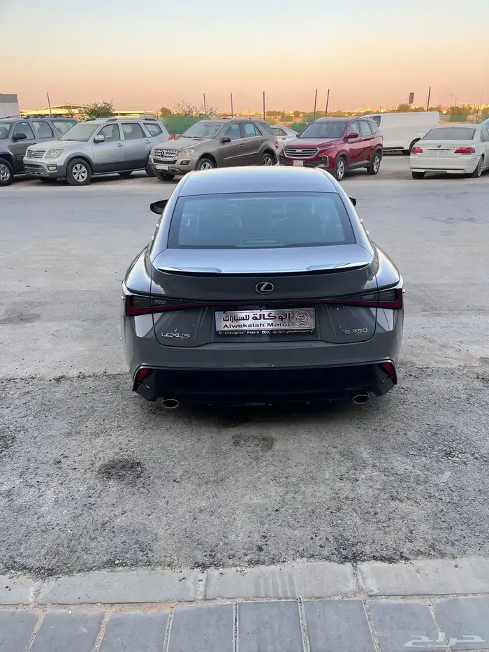 لكزس آي اس 350موديل2025 6