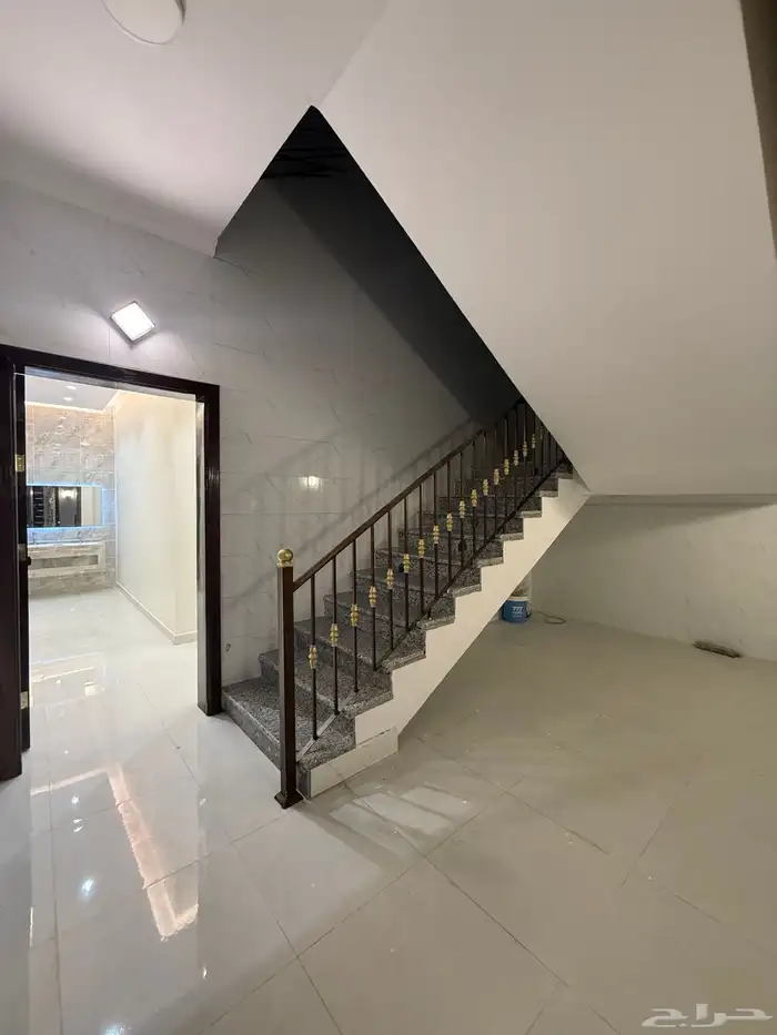 دور للبيع بحمراء الاسد 8