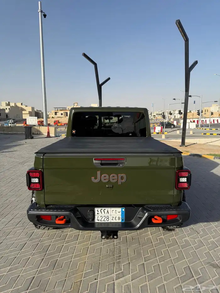 جيب قلاديتور Jeep Gladiator 2023 10