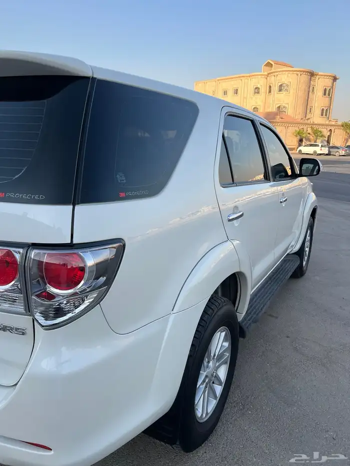 للبيع فورتشنر 2015 مخزن 4 سلندر تماتيك سعودي 3