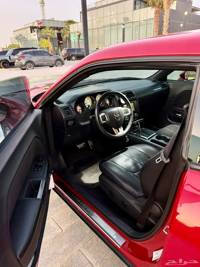 تشالنجر 2011 V6 احمر مميز - سستم صوت وصيانه منتظم 3