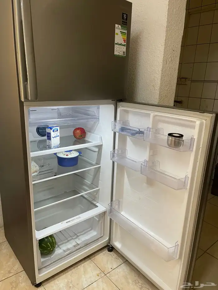 ثلاجه ماركة سامسنج فضي 16 قدم شبه جديد البيع لدواعي النقل 0