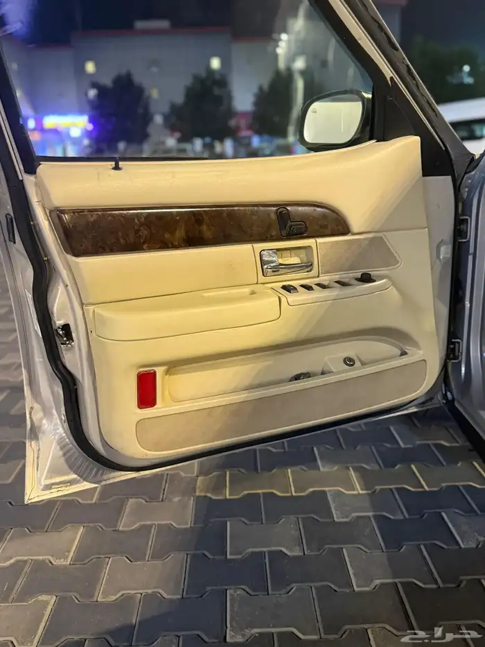 فورد جراند ماركيز 2010 13