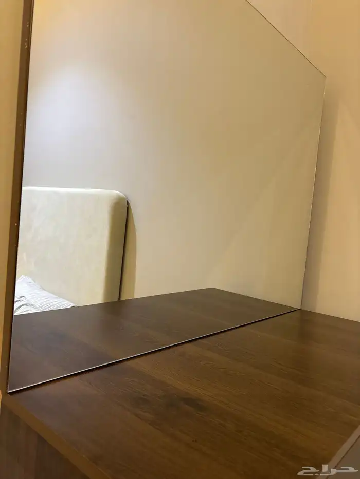 تسريحة بدولاب متحرك صغير وكرسي 1