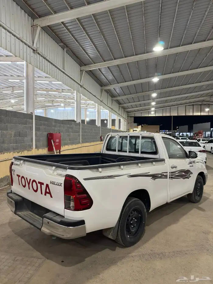 هايلوكس غماره 2023 فل كامل بنزين 4