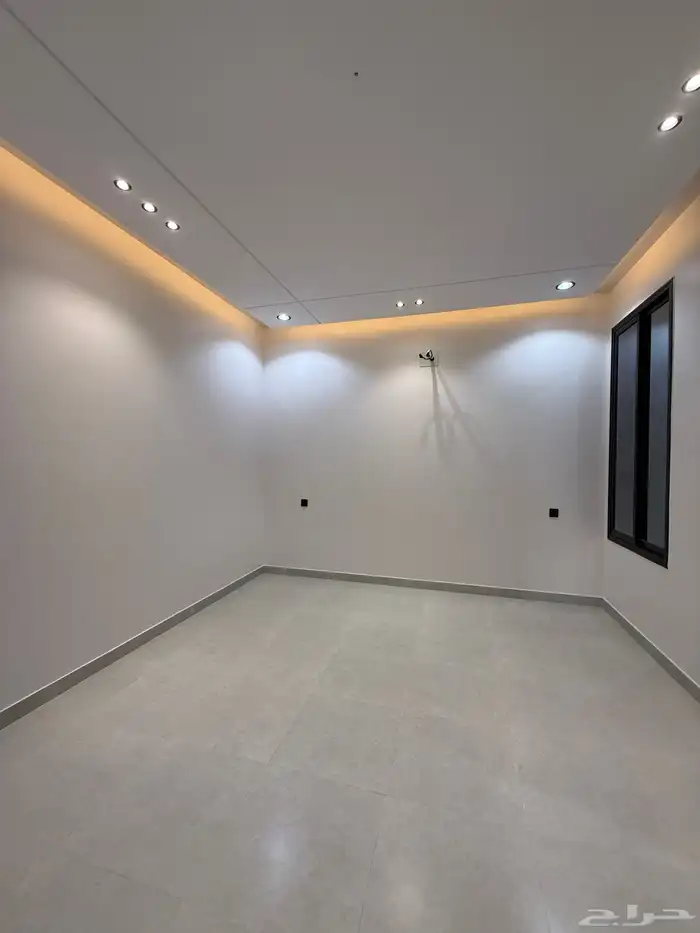 للبيع شقق ارضيه وارواف علويه بأسعار صيدة بموقع مميز بالخميس 18