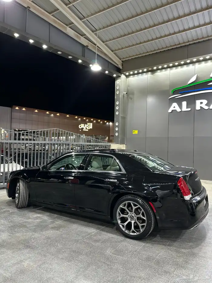 كرايزلر C300 اسود 2021 هيمي V8 5.7 معرض(عبيد الرشيدي) 4