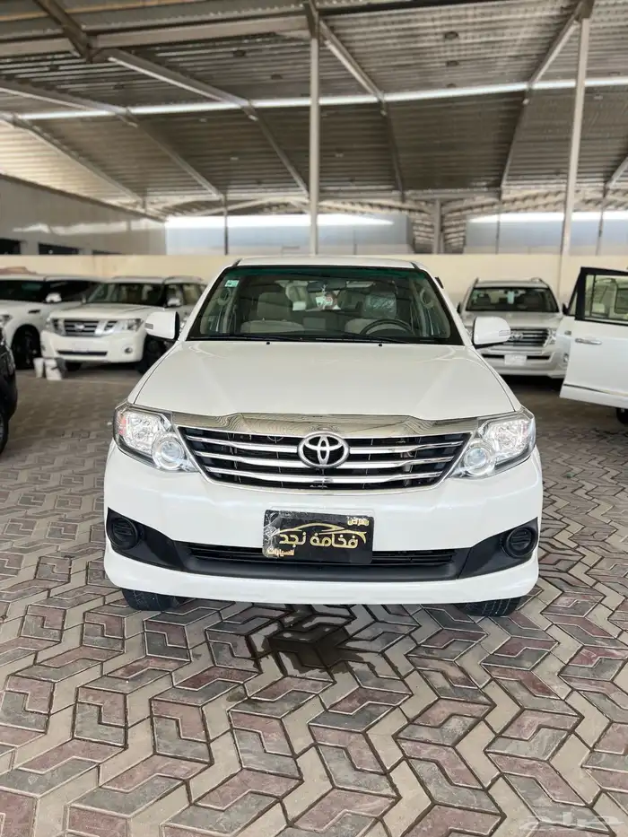 تويوتا فورتشنر 2014 سعودي 4 سلندر دبل ماشي 65 الف 0