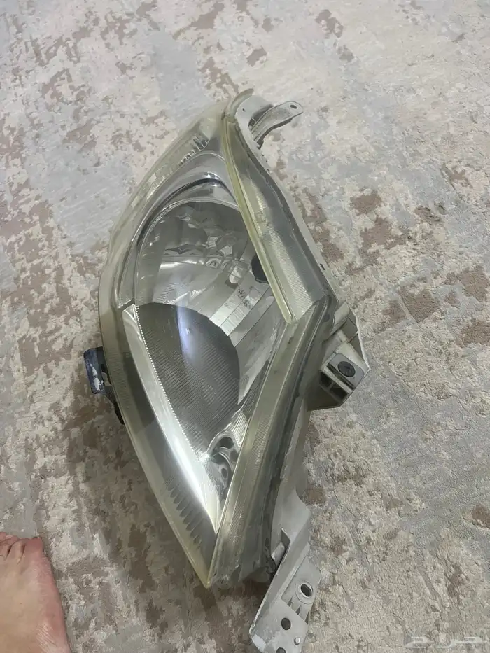 للبيع شمعه امامي يمين حقت هايلوكس 2011 2