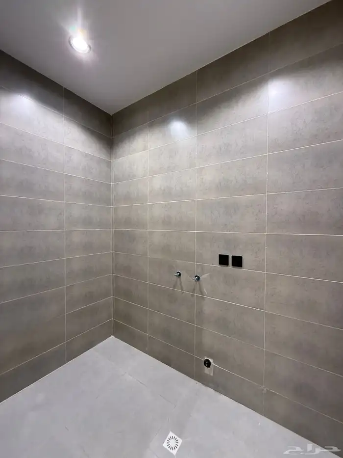 للبيع شقق ارضيه وارواف علويه بأسعار صيدة بموقع مميز بالخميس 14