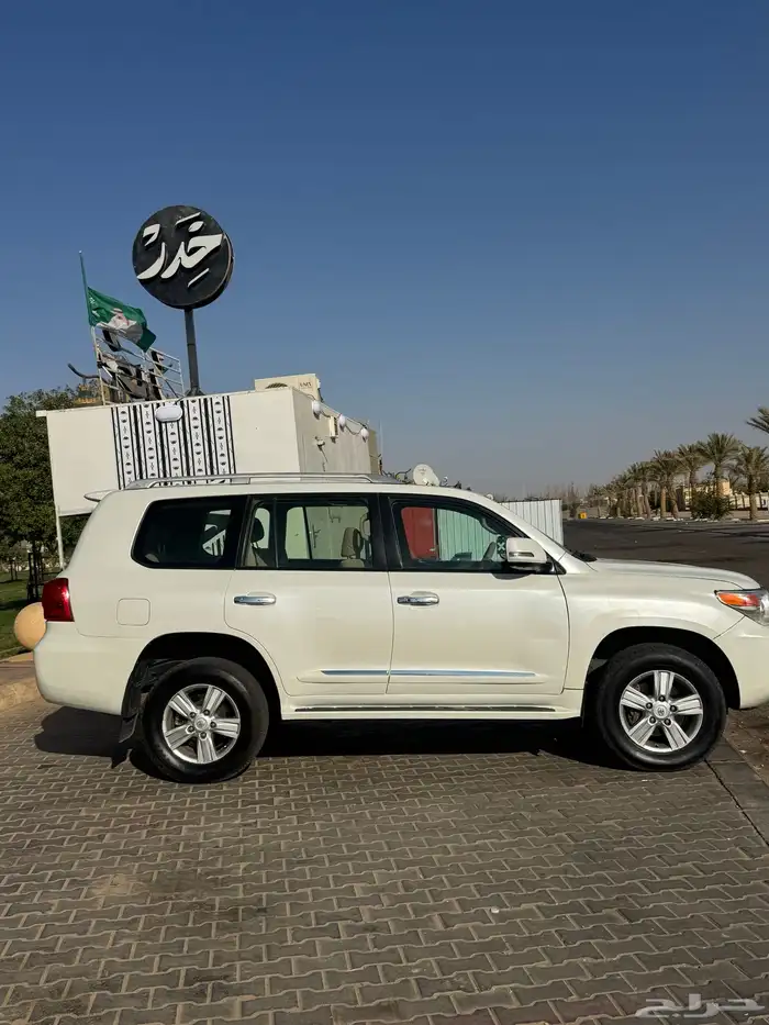 جيب لاندكروز 2014 فل كامل 4