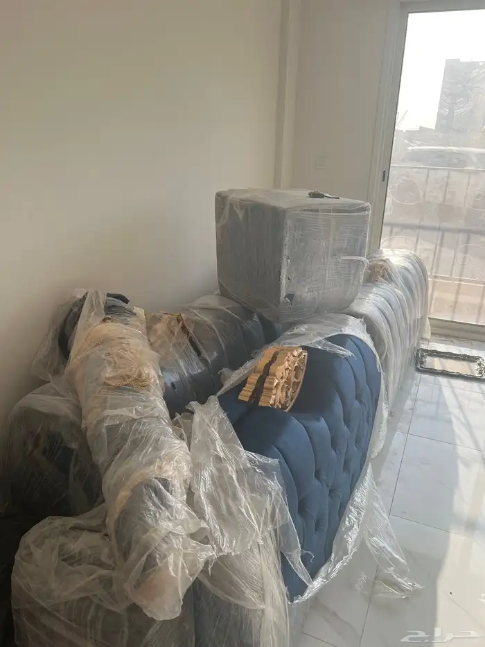 كنب مجلس ارضي اللون ازرق كحلي راس ذهبي مع استاره نفس اللون 0