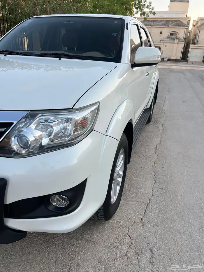 للبيع فورتشنر 2015 مخزن 4 سلندر تماتيك سعودي 9