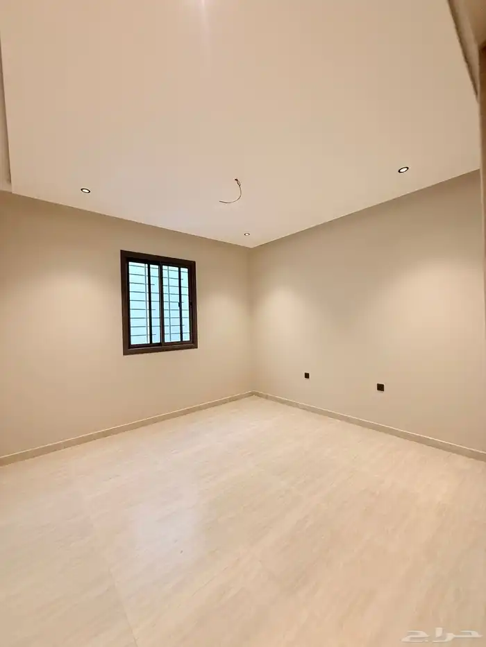 للبيع شقه علويه بسطح خاص بالقرب من نادي ضمك بسعر470الف 10