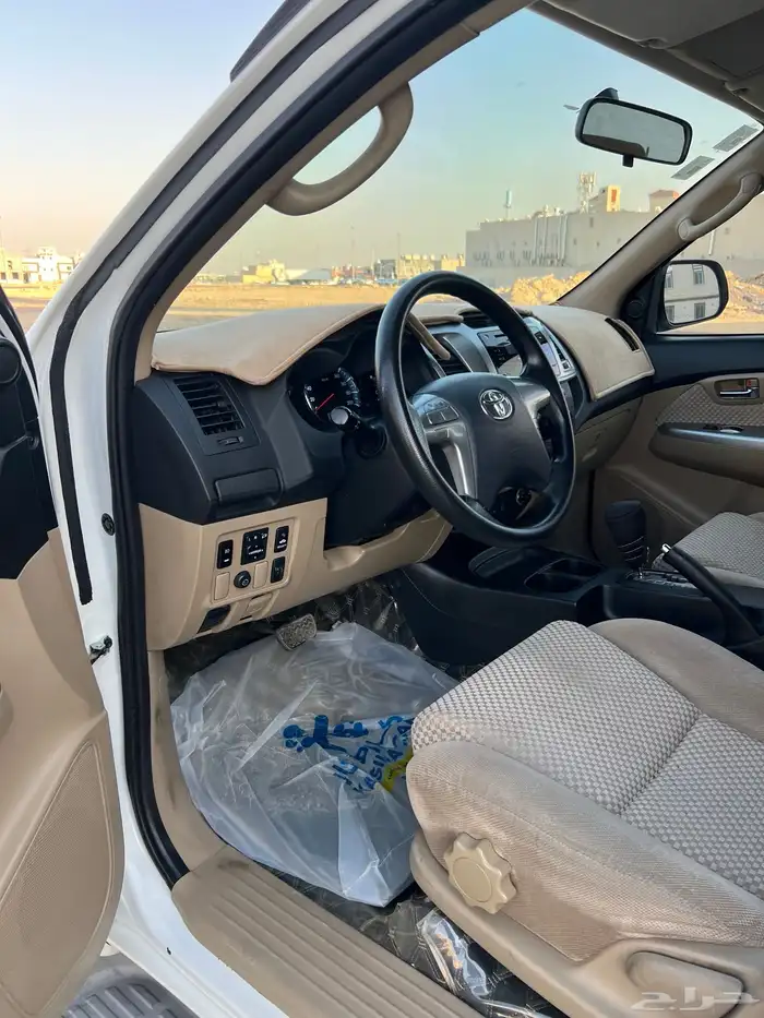 للبيع فورتشنر 2015 مخزن 4 سلندر تماتيك سعودي 14