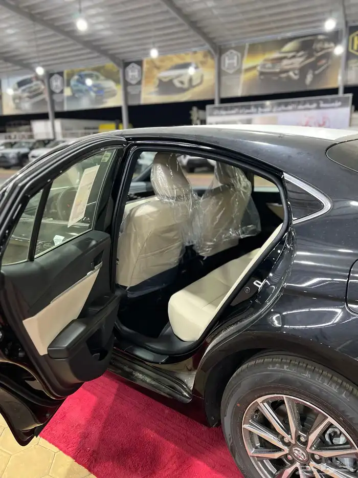 تويوتا   كامري E استاندر بنزين 2025 جديد سعودي 118.450 شامل 24