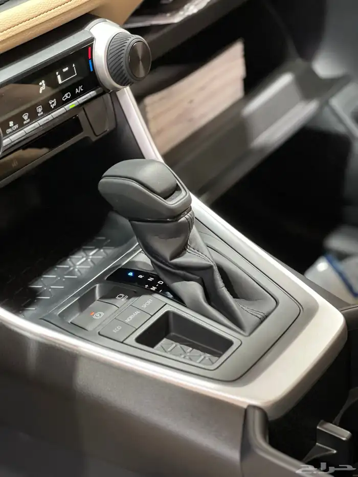 تويوتا   راف فور دفع امامي بنزين 2025جديد سعودي 98.900 شامل 12