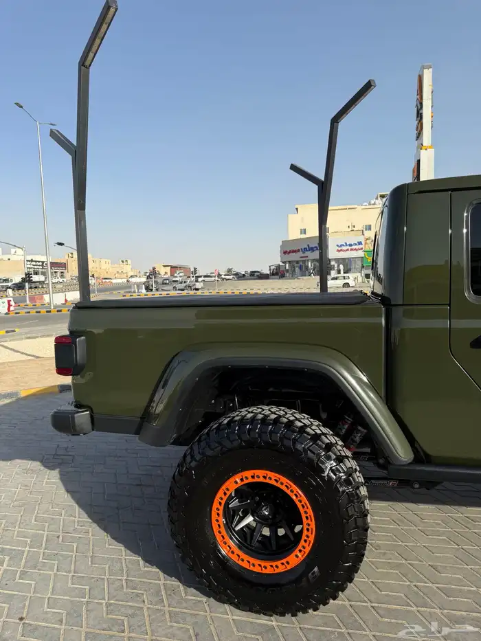 جيب قلاديتور Jeep Gladiator 2023 15