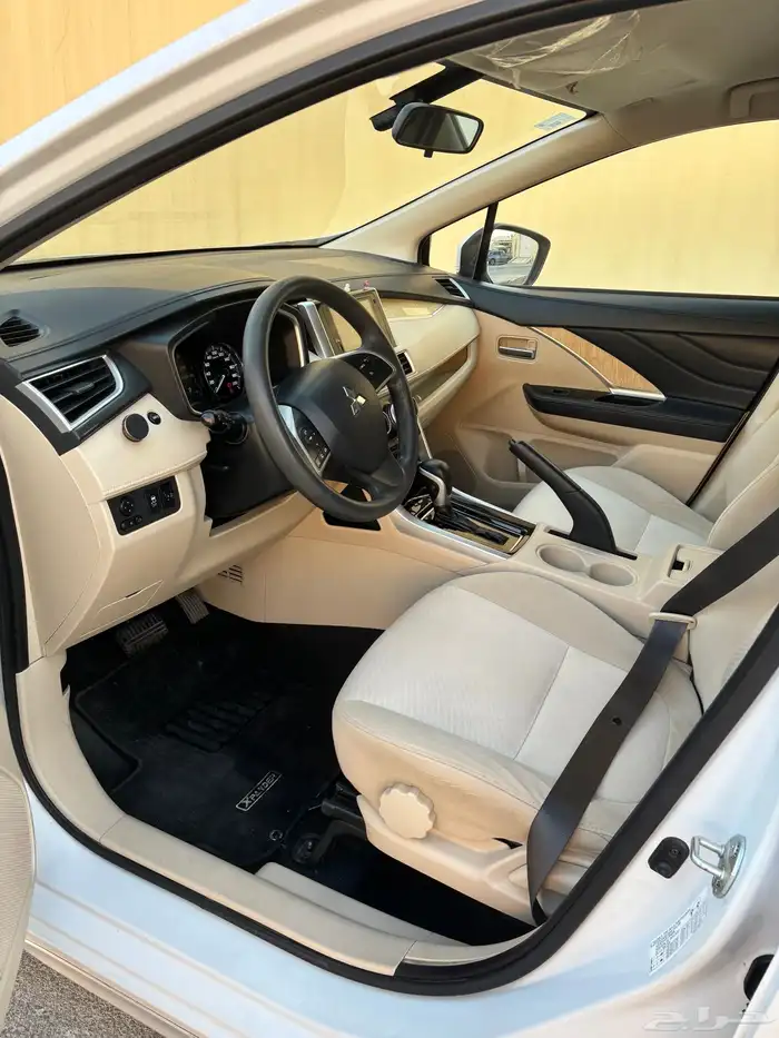 سيارة ميتسوبيشي اكسباندر للبيع 9