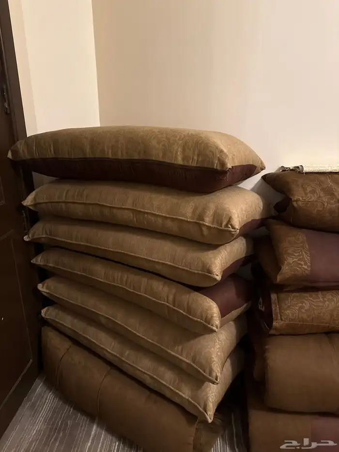 للبيع مراكي ومخدات مجلس 6مساند ثلاث مراكي. ولباد الجلسه40 1