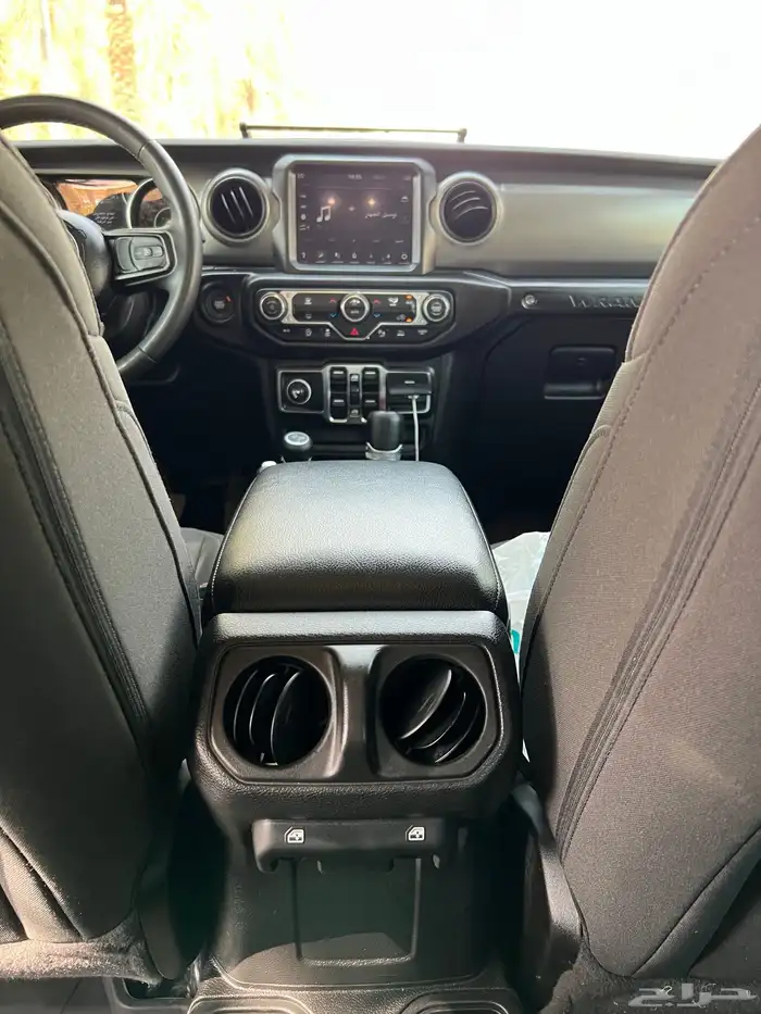 جيب رانجلر سبورت 2023 انلميتد 15