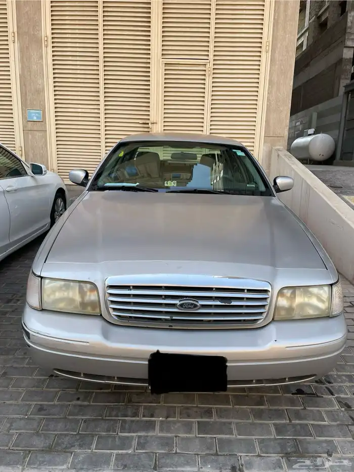 كروان فكتوريا 2011 نظيفة للبيع 5