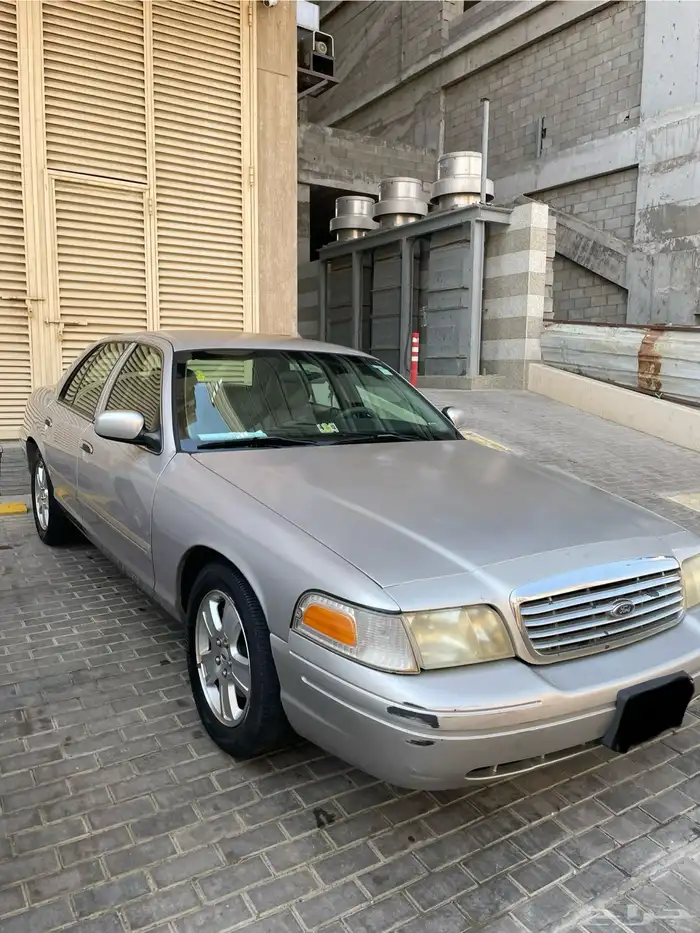 كروان فكتوريا 2011 نظيفة للبيع 2