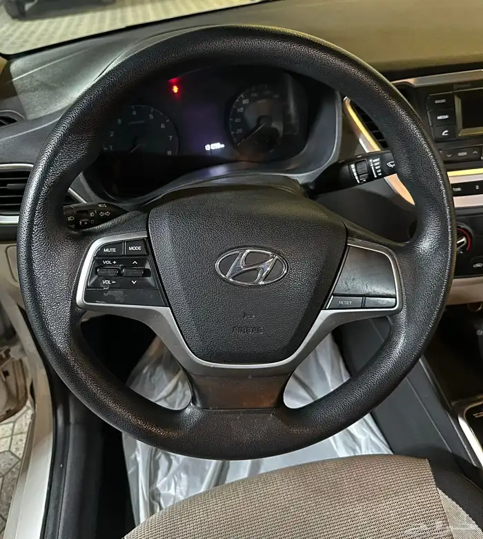 سياره اكسنت 2021 لون ابيض 2