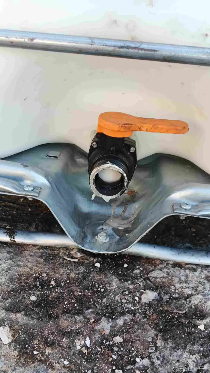 للبيع برميل الف لتر بزبوز صغير للبيع مستعجلل 1