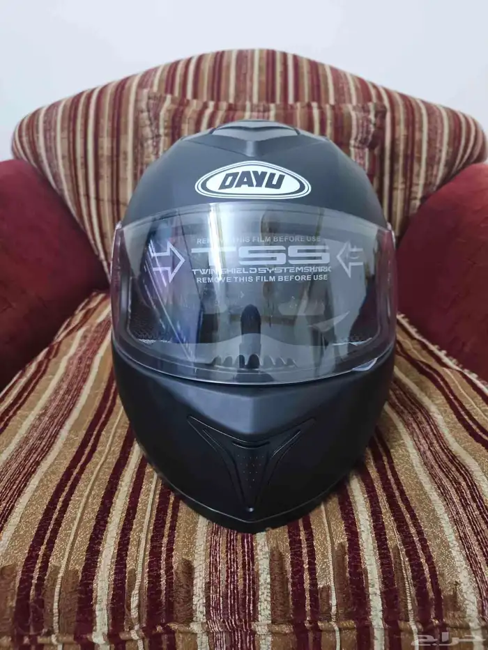 خوذة DAYU مقاس (M) السعر 100ريال 1