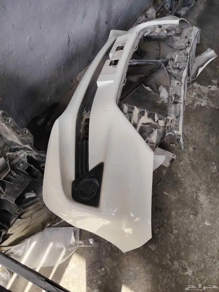 صدام أمامي اصلي فيه كسر خفيف نفس الي بصوره قفط اسطب خلفي يمم 3