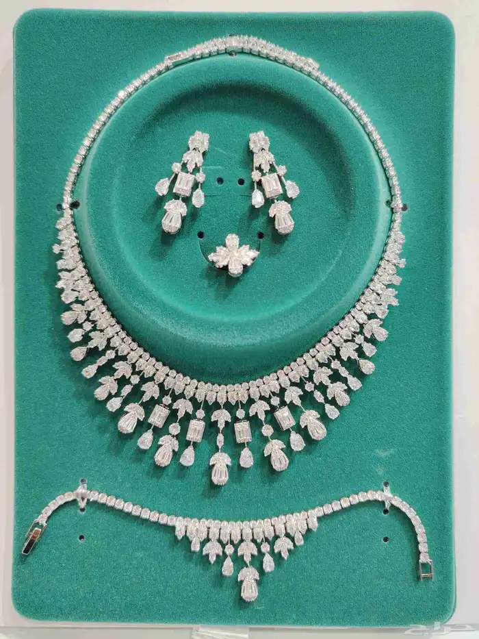 تصميم أنيق يزدان بتفاصيل دقيقة وبريق لامع يخطف الأنظار 5